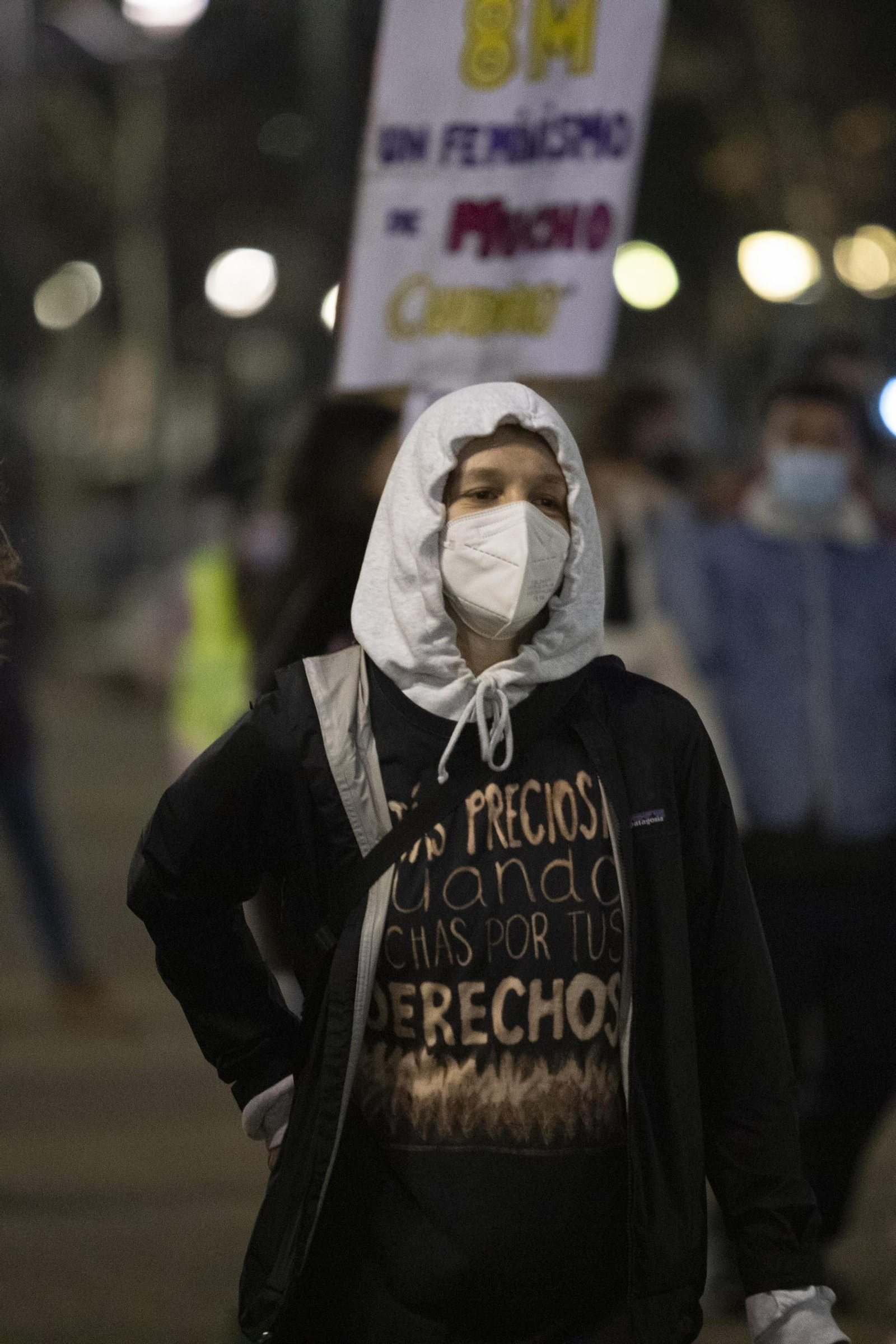 Las mejores imágenes de la manifestación feminista del 8M en Granada este 2021