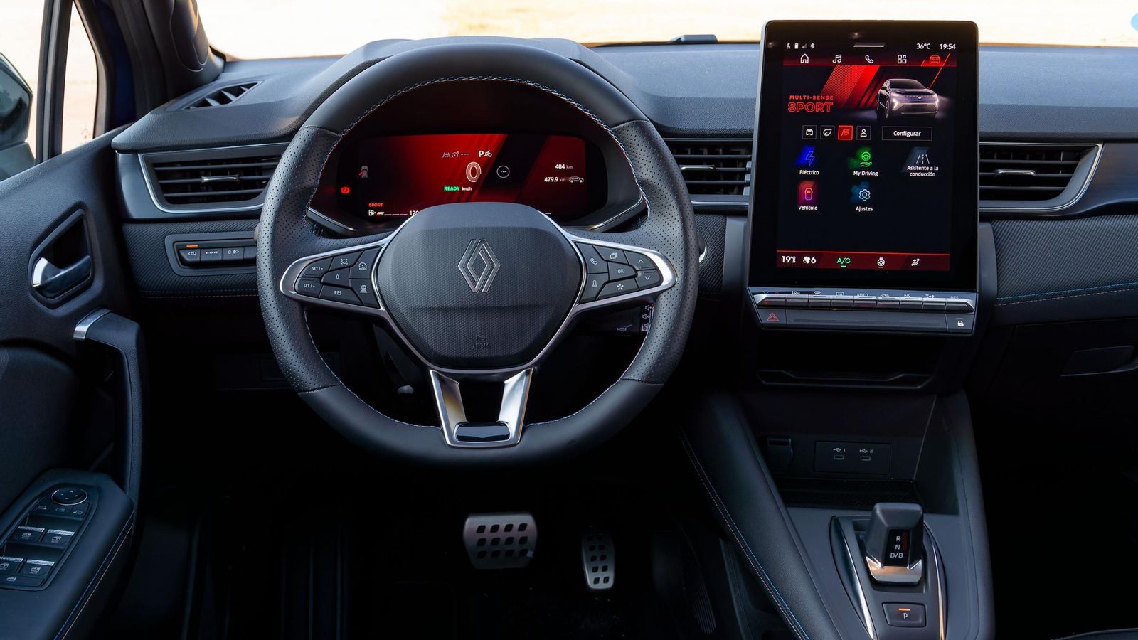 Este Renault ofrece algunas funciones para el sistema de propulsión como la e-Save que sólo permite que la capacidad de la batería baje hasta el 40 por ciento de su capacidad, de cara a disponer de energía eléctrica, por ejemplo, en un adelantamiento. Este Renault ofrece algunas funciones para el sistema de propulsión como la e-Save que sólo permite que la capacidad de la batería baje hasta el 40 por ciento de su capacidad, de cara a disponer de energía eléctrica, por ejemplo, en un adelantamiento.