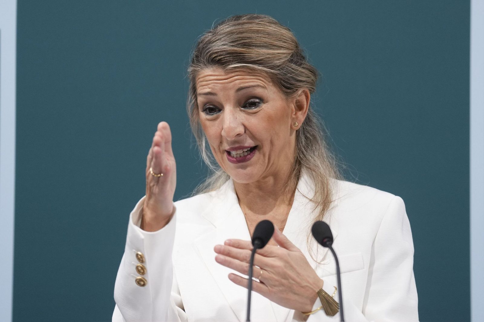 Yolanda Díaz acusa a Sánchez de descuidar la coalición y reitera que "regalar" dinero a los caseros no abarata la vivienda.