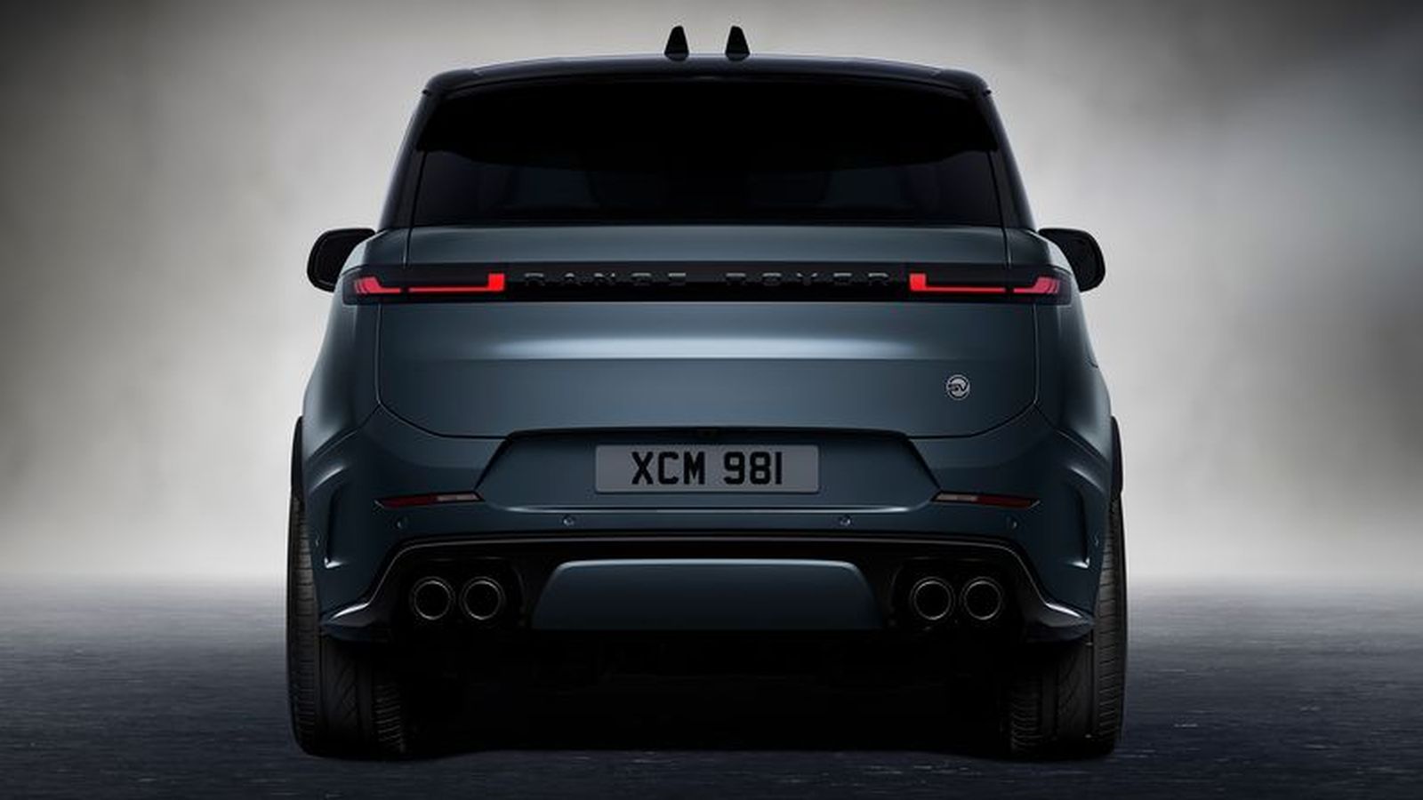 Este Edition Two incorpora unas marcaciones específicas en el splitter delantero, consola, estribos y proyección de luces de los retrovisores.