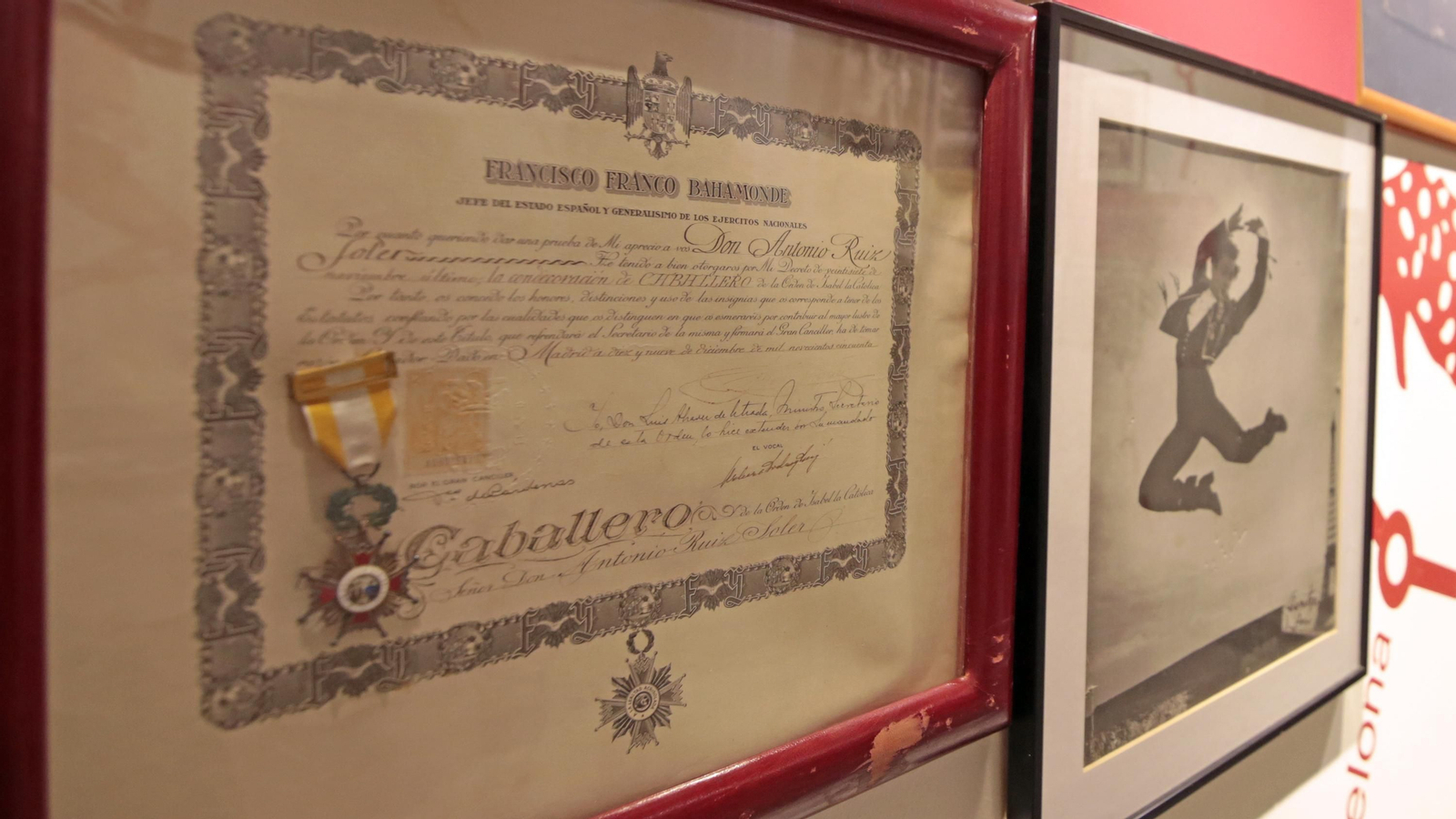 Inaugurada la exposición de Antonio El Bailarín
