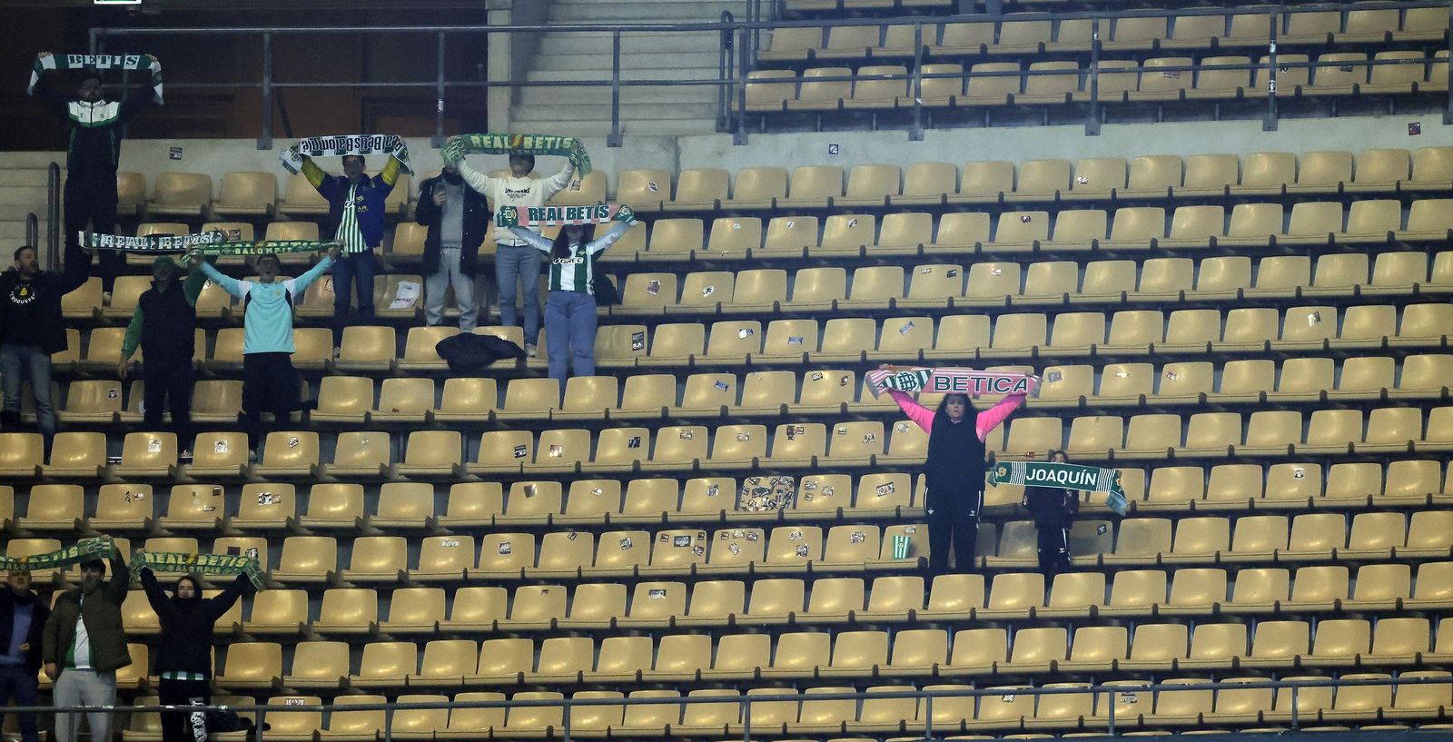Búscate en las fotos del Betis - Elche