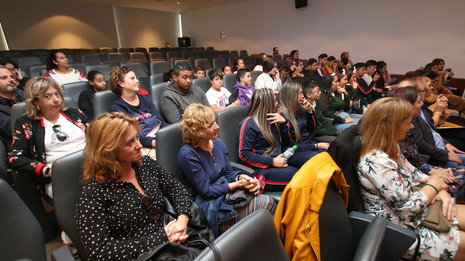 Algunos de los asistentes al acto.