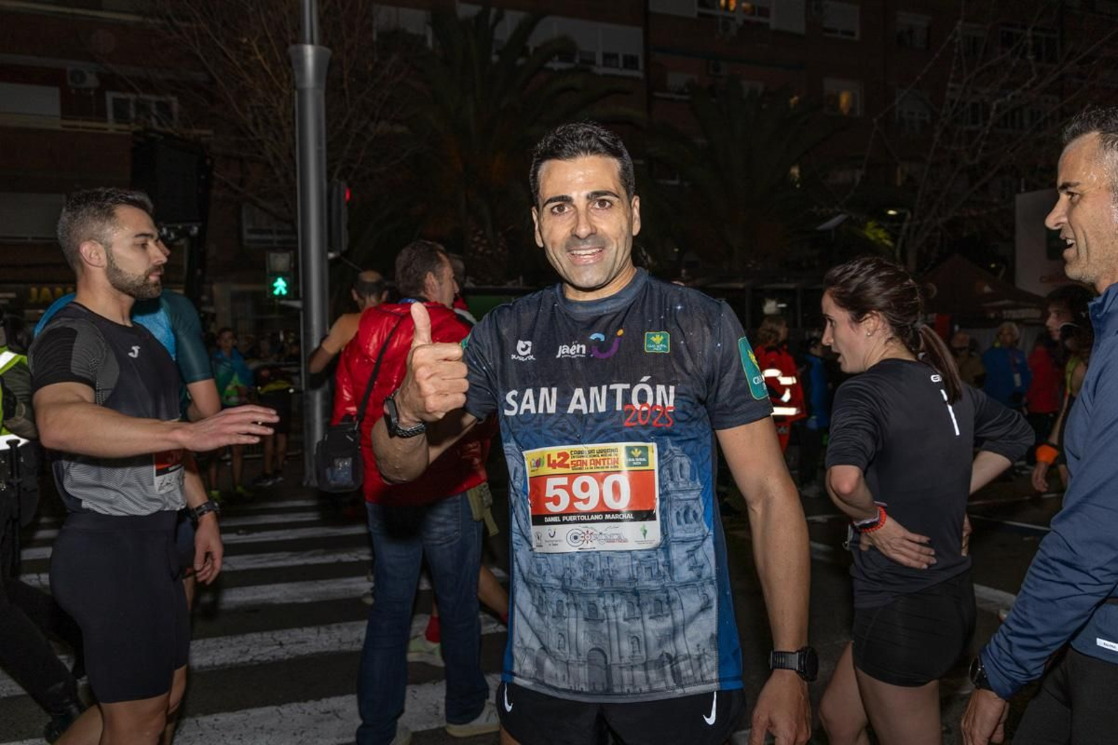 En imágenes: búscate en tu llegada a meta de la Carrera de San Antón 2025 (7)
