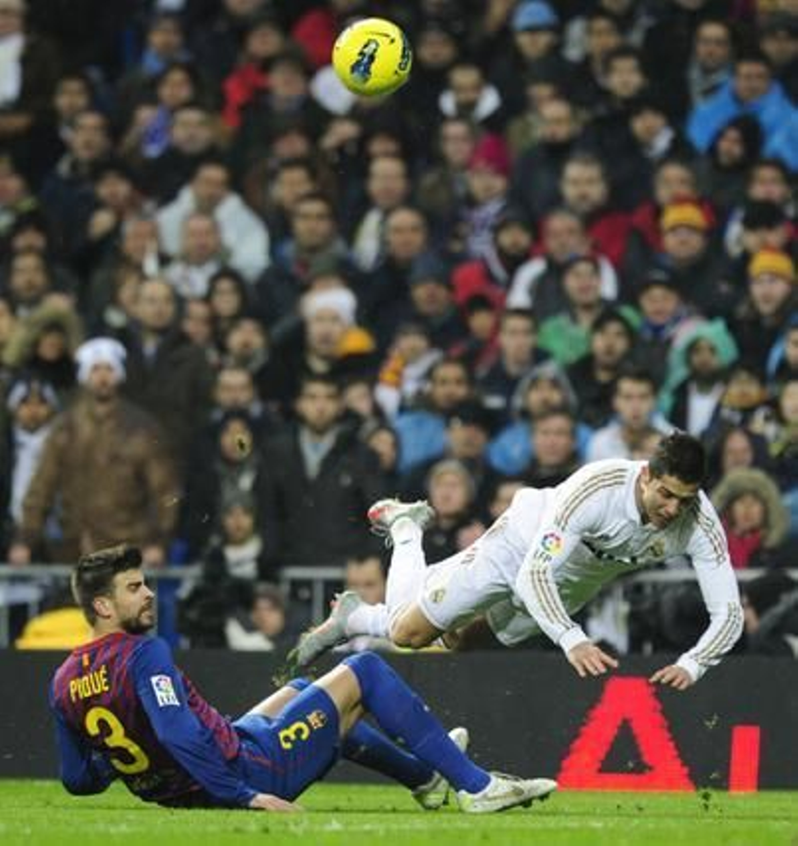 El Barcelona vence al Real Madrid a domicilio (1-3). / AFP