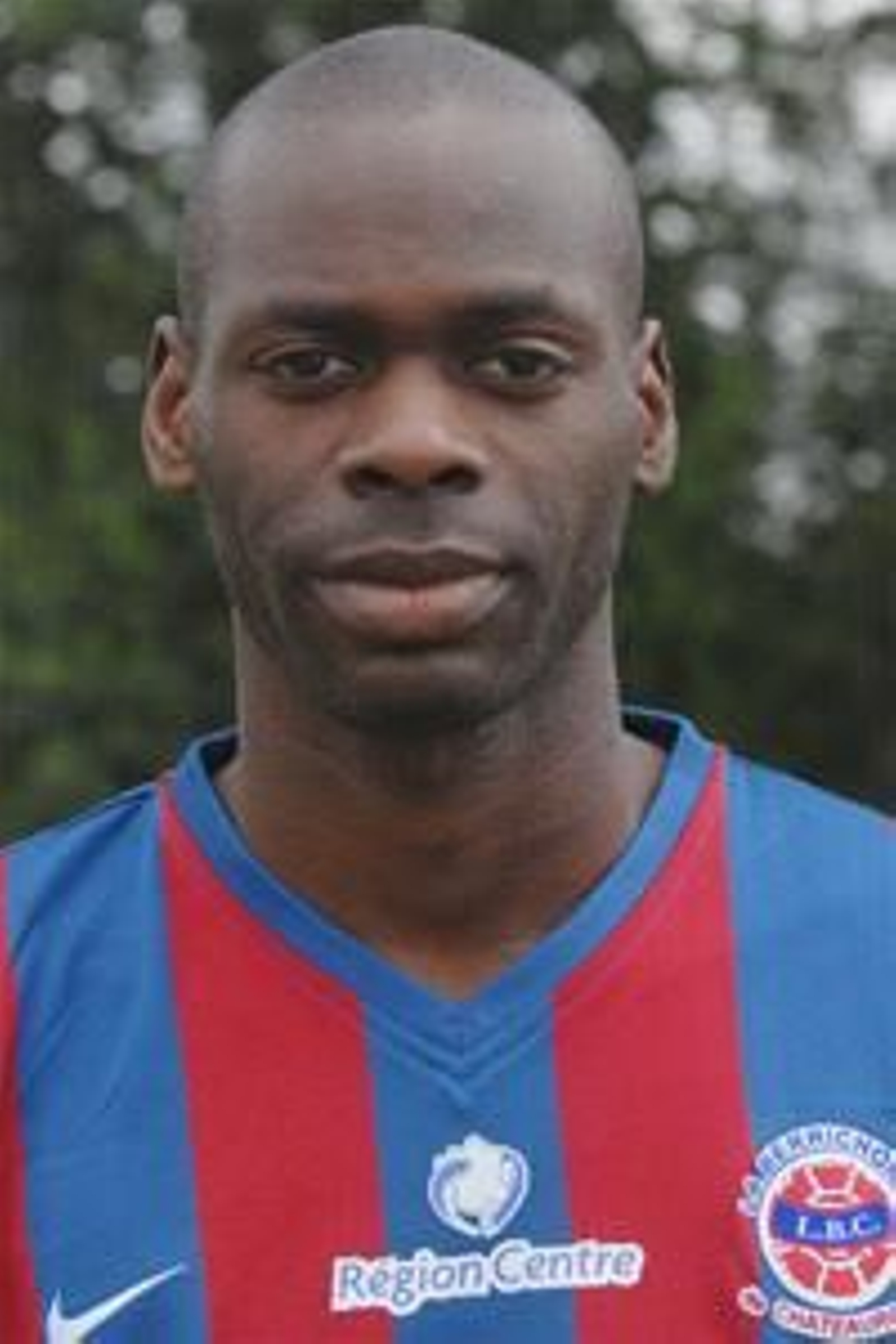 El Granada 74 cierra el fichaje del defensa francés Eddy Viator