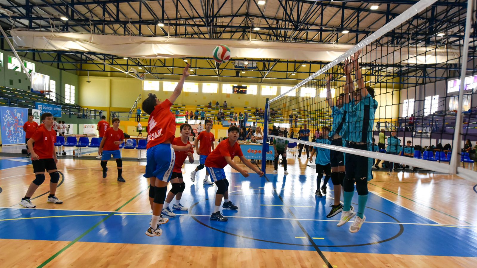 Las fotos de la segunda jornada del Campeonato de Andalucía infantil masculino de voleibol en La Línea