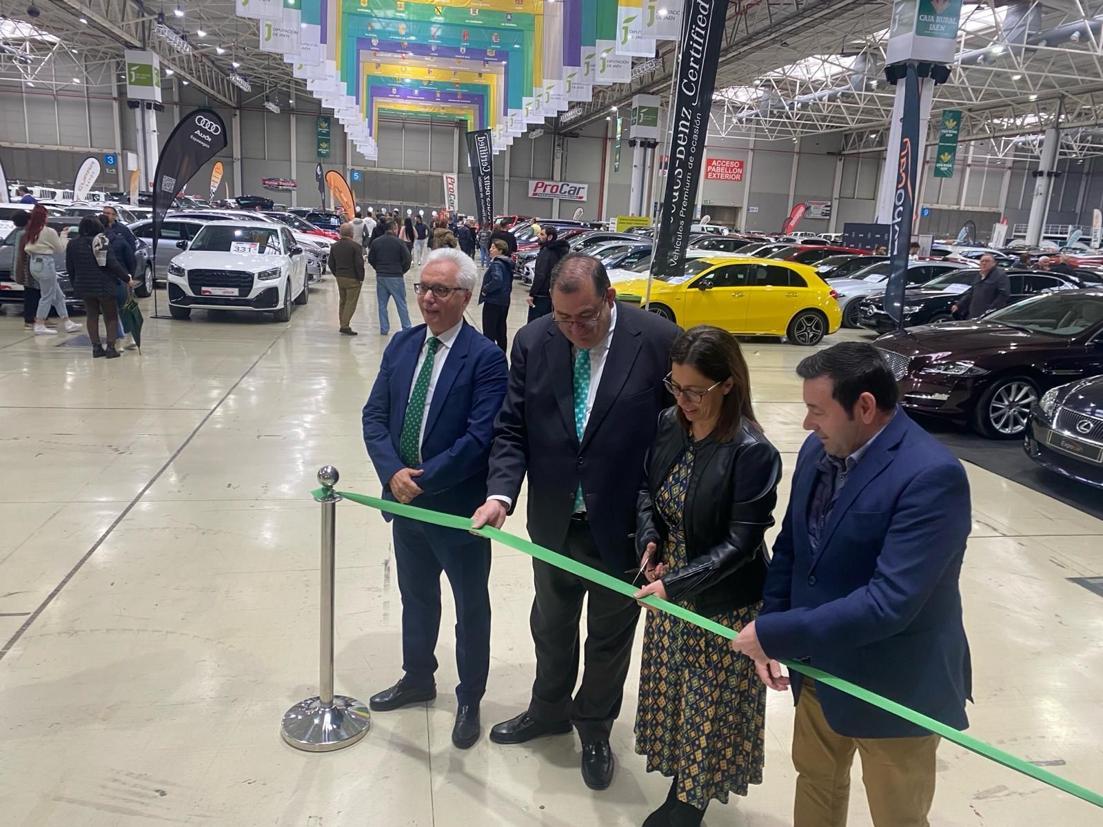 En imágenes: más de 350 coches se exponen en el XVI Salón del Vehículo de Ocasión de Jaén