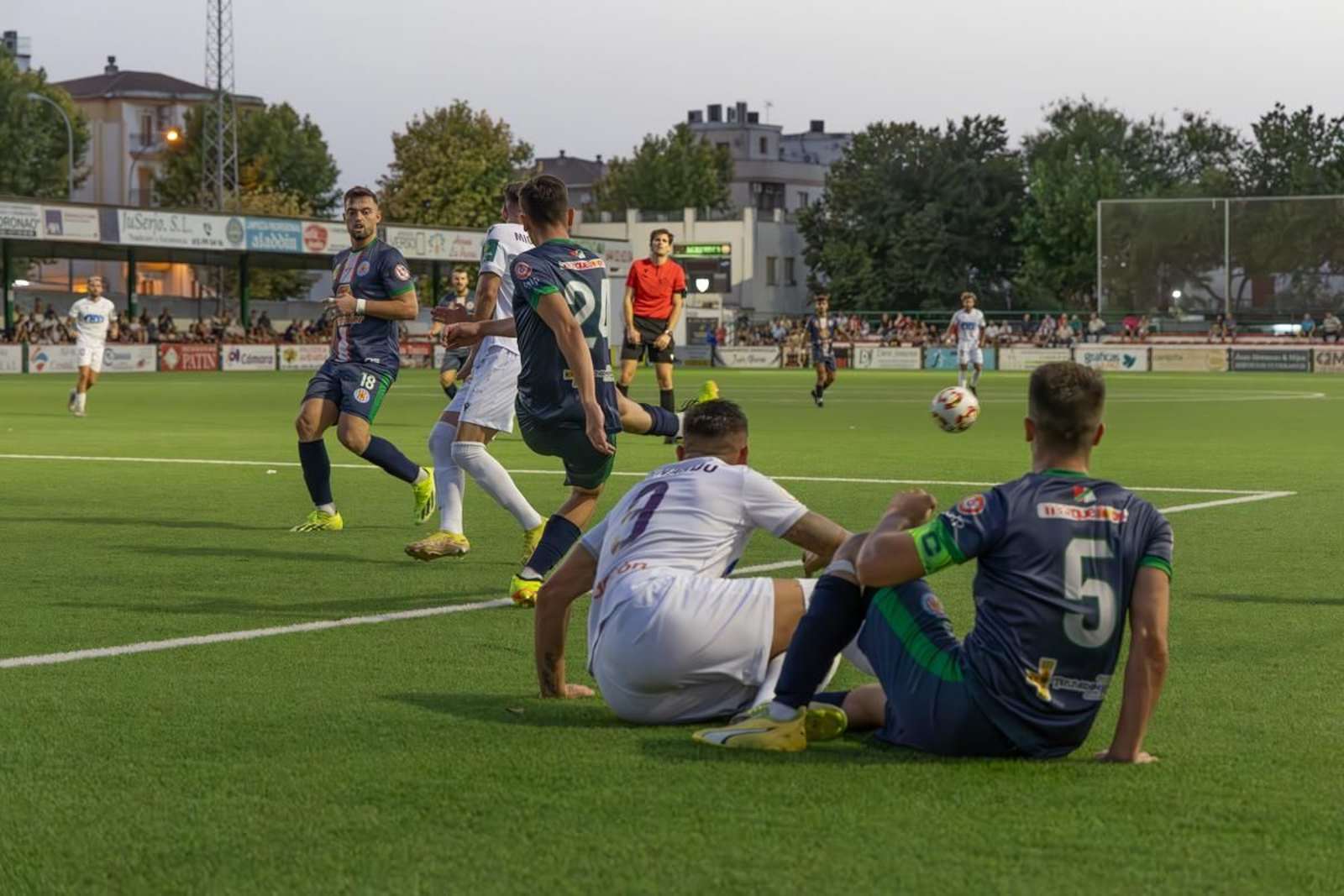 Amistoso entre Real Jaén y U.D.C Torredonjimeno, en imágenes