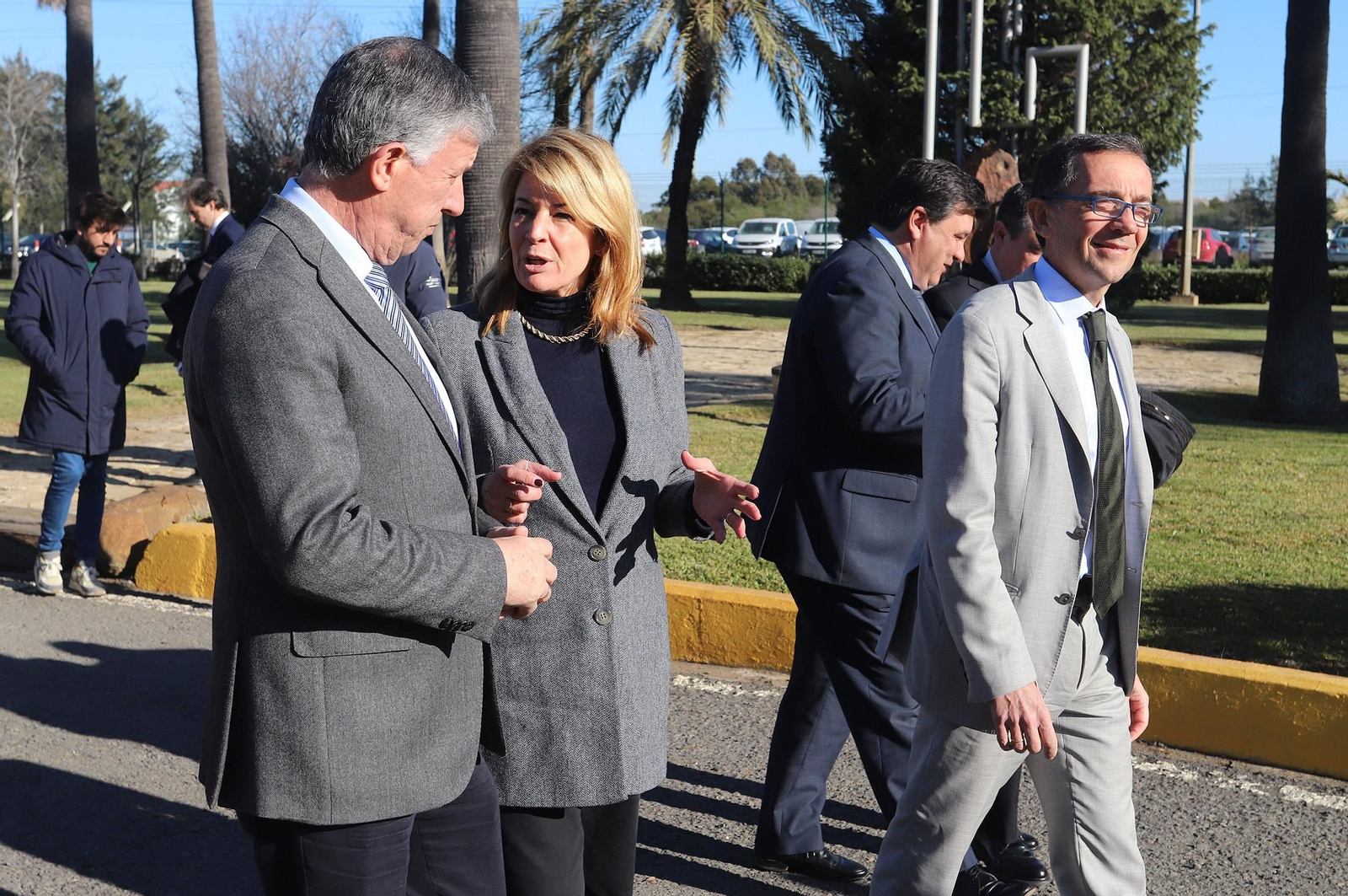 Imágenes del convenio entre Cepsa, Enagás Renovable y Alter Enersun para impulsar la descarbonización de la industria local y el transporte