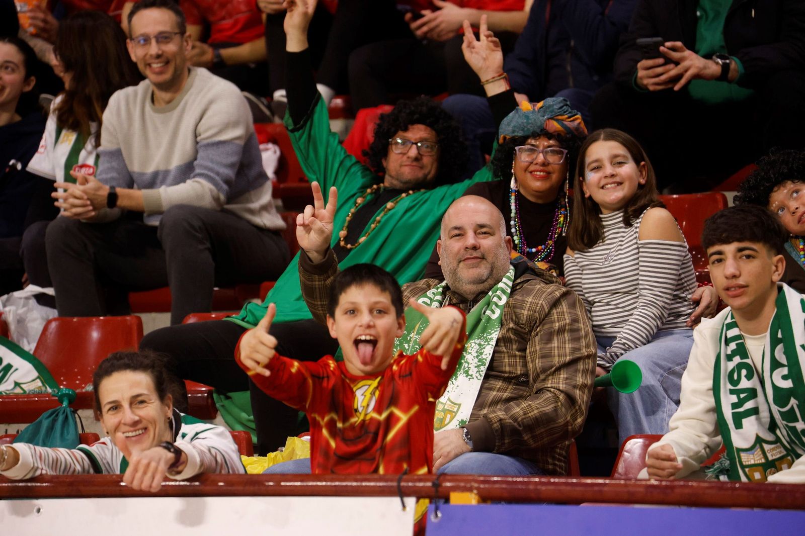 Las mejores fotos del ambiente en Vista Alegre para el Córdoba Futsal - O Parrulo Ferrol