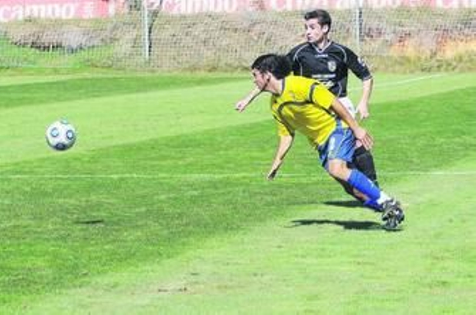 Un jugador del Balón celebra uno de los tantos de su equipo.