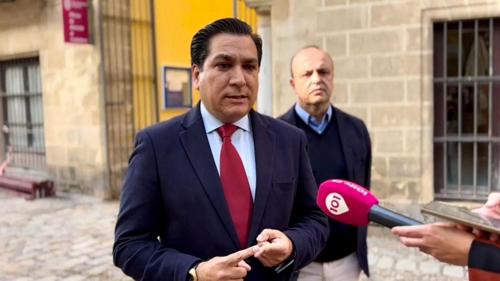 Antonio Fernández, junto a Ignacio Soto, de Vox Jerez. Antonio Fernández, junto a Ignacio Soto, de Vox Jerez.