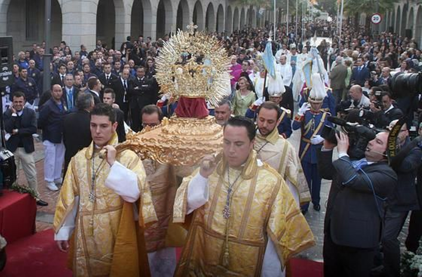 Coronación canónica de la Virgen de la Victoria.

Foto: Espínola