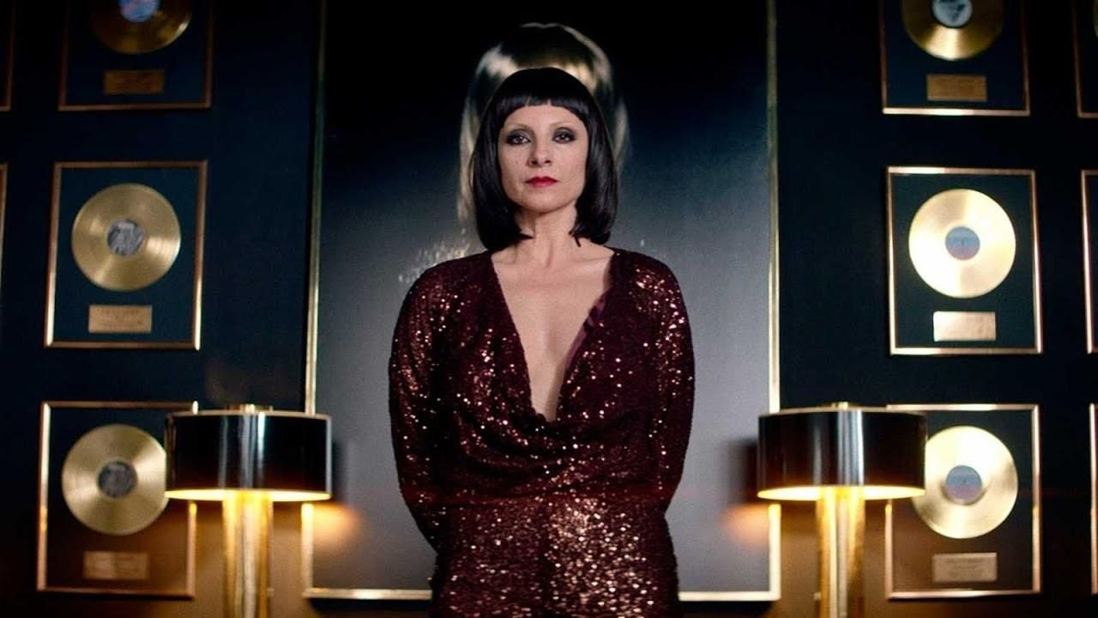 Najwa Nimri es la estrella del pop Lila Cassen en 'Quién te cantará'.