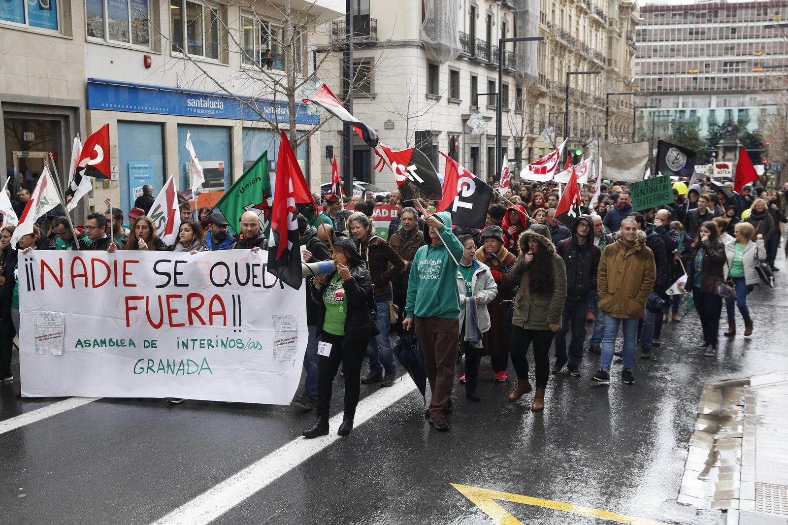 Manifestación de los interinos, ayer, en el centro de Granada.