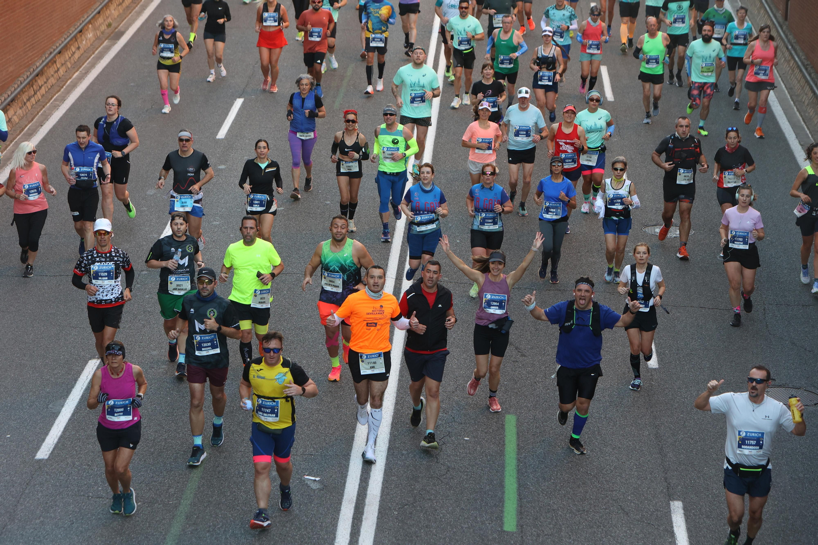 Búscate en la Zurich maratón de Sevilla