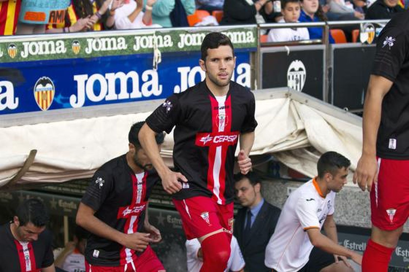 Los albirrojos consuman la pérdida de la categoría un año después de subir al caer en Valencia por 1-0

Foto: LOF