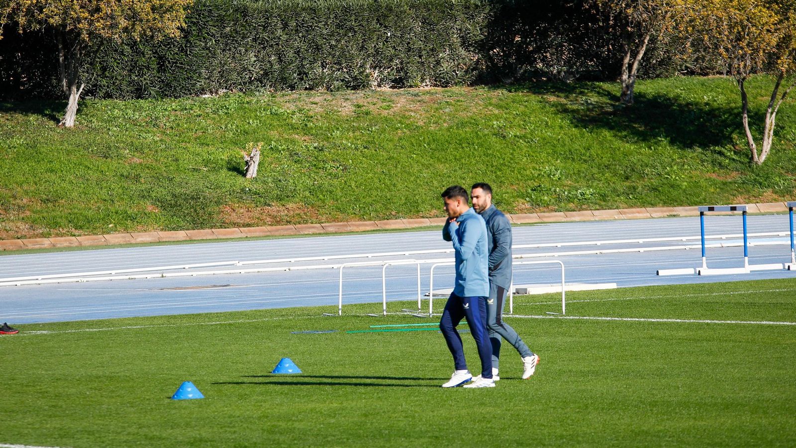 El argentino realiza parte de trabajo al margen del grupo junto al readaptador Álvaro Cano.