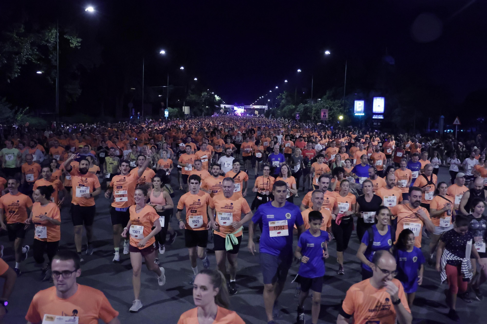 Búscate en la Carrera Nocturna de Sevilla (3)