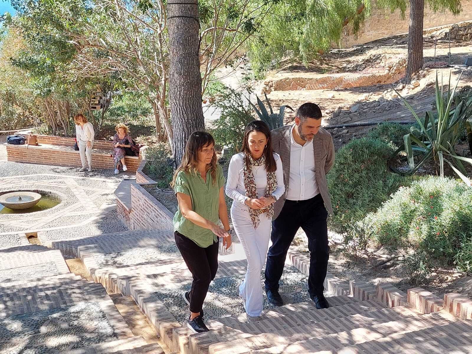 Gema Embí, Aránzazu Martín y Juan José Alonso.