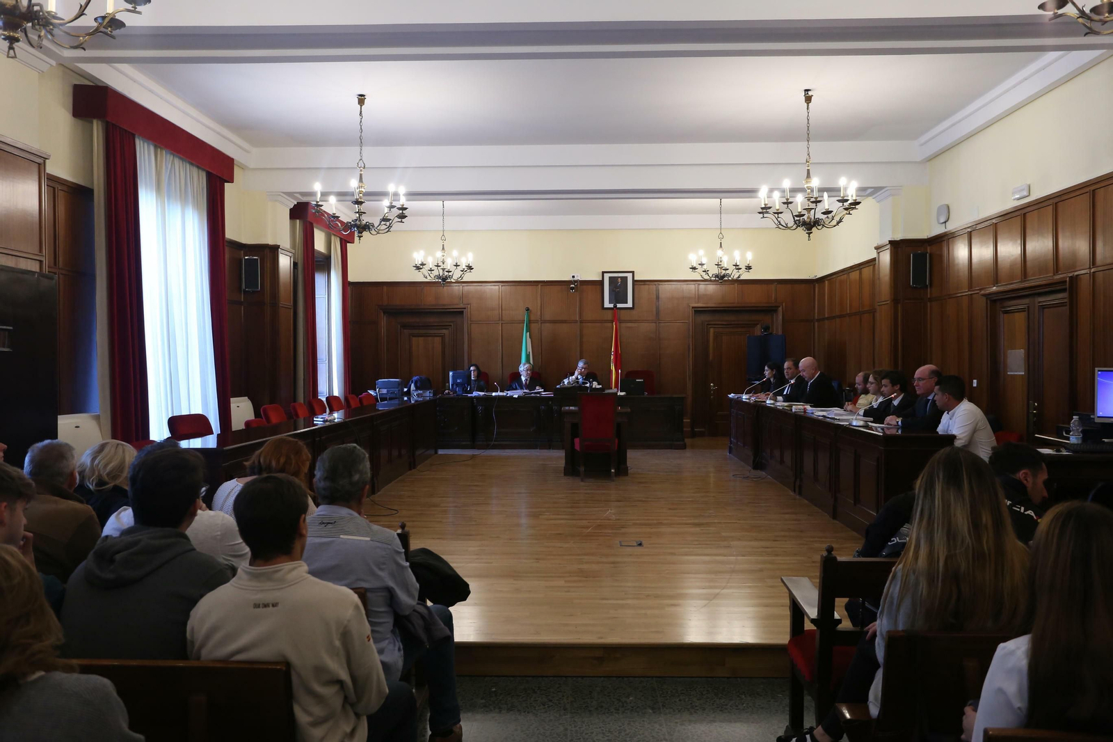 La sala donde se celebra el juicio.