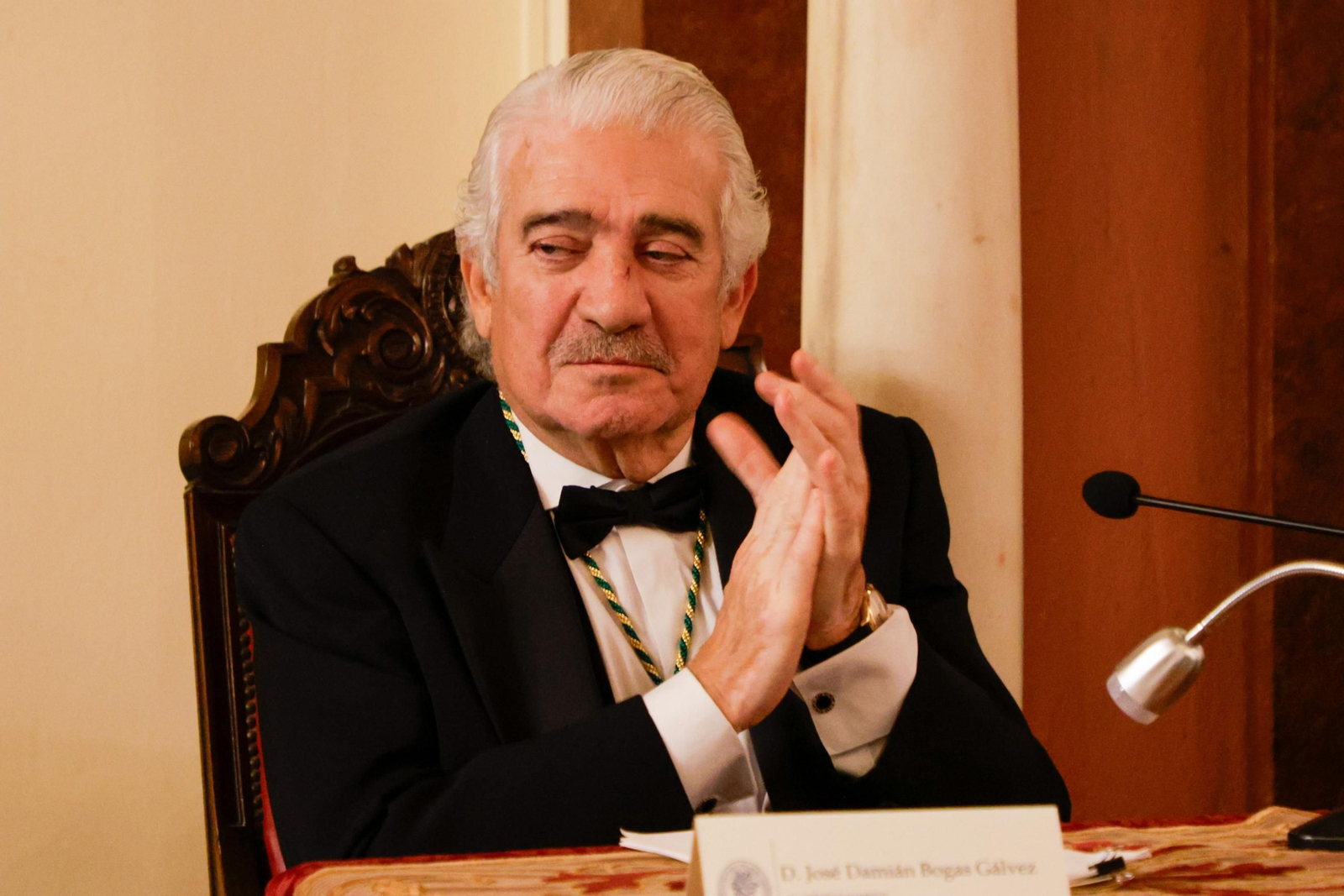 Las imágenes del ingreso en la Academia de Ciencias Sociales y del Medio Ambiente, Antonio Vázquez, apadrinado por José Damián Bogas