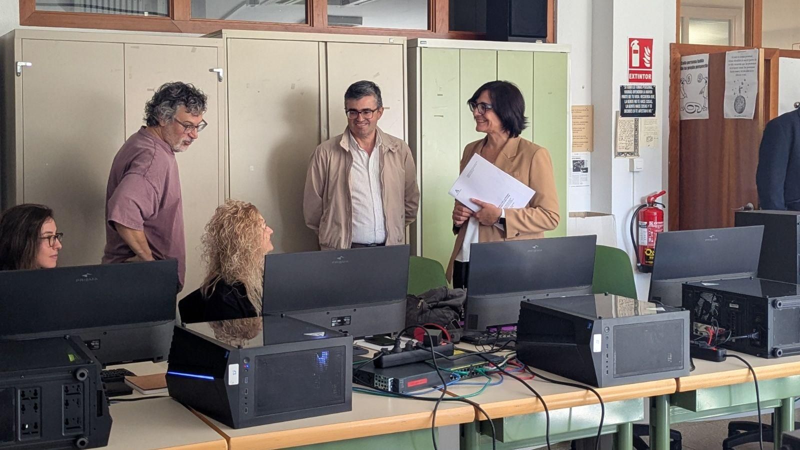 La delegada de Desarrollo Educativo y Formación Profesional, María José Martín, visita un centro educativo