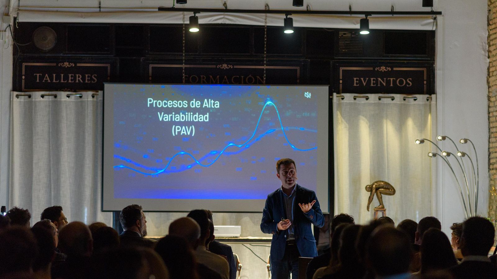 David Cerdá abrió la expoisiciones con su ponencia sobre la complejidad de las cosas.