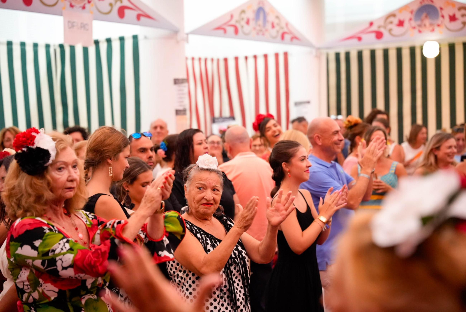 Así bailan en el concurso de sevillanas de La Lola de la fería de Almería