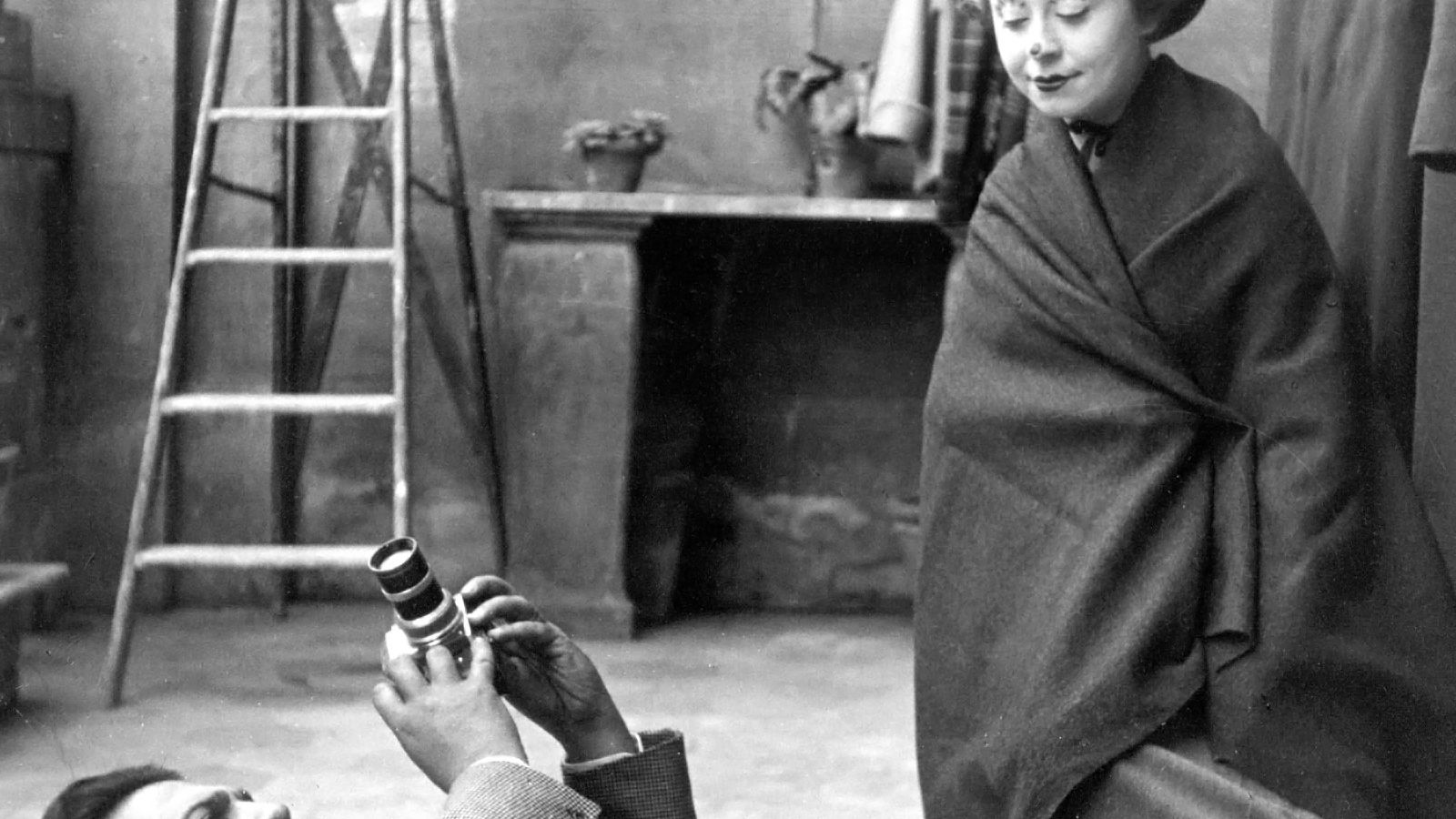 Con Giulietta Masina definiendo el personaje de 'La Strada'.