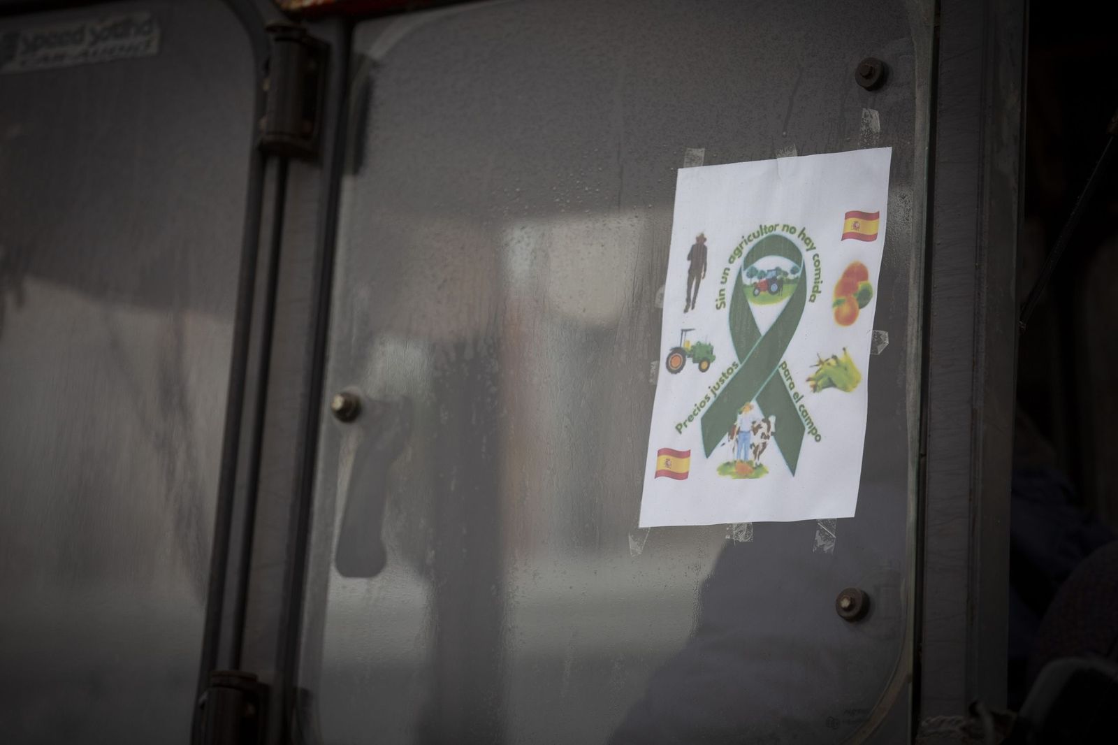 Las mejores imágenes de la tractorada que ha paralizado Granada bajo la lluvia