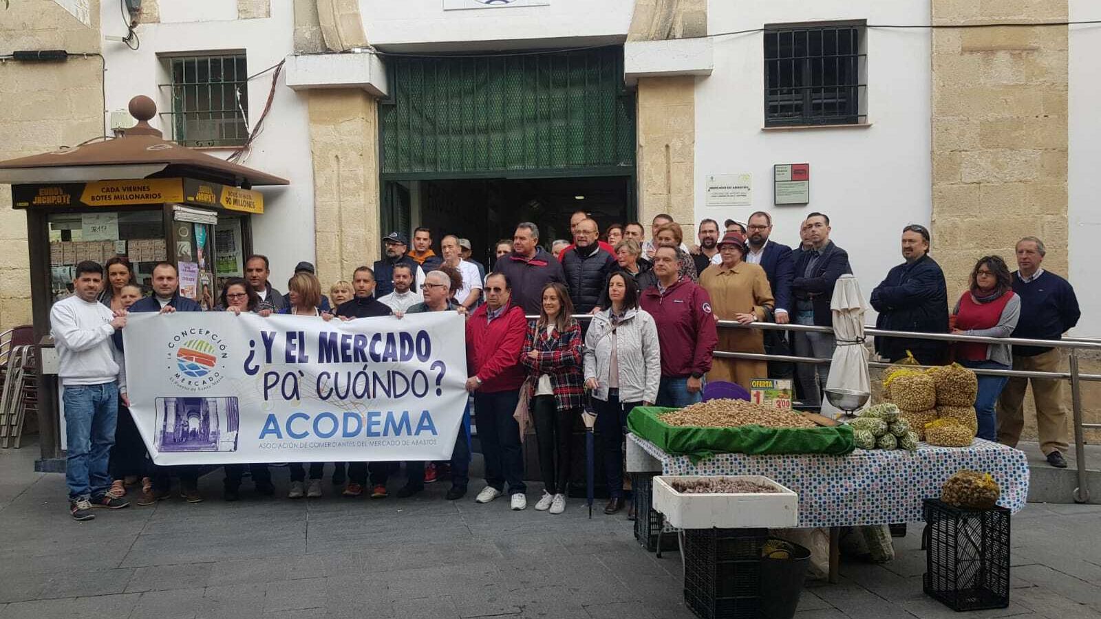 Imagen de la manifestación al inicio, donde ya estaban apoyados por diferentes representantes de partidos políticos.