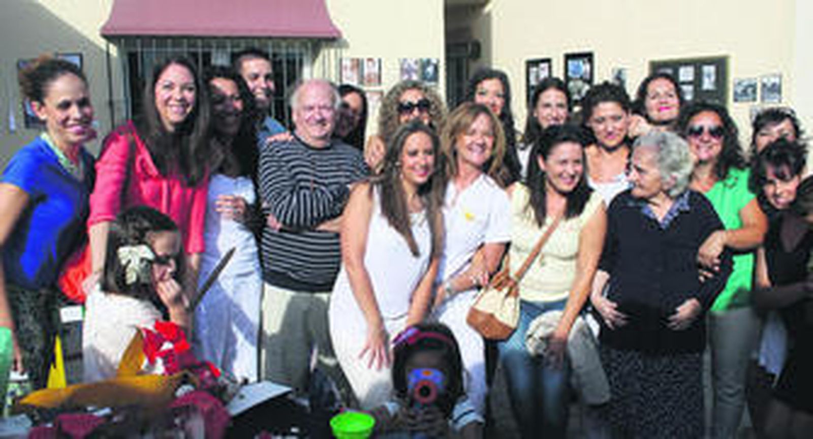 Un instante de la fiesta que se organizó para festejar los diez años del centro de mayores.