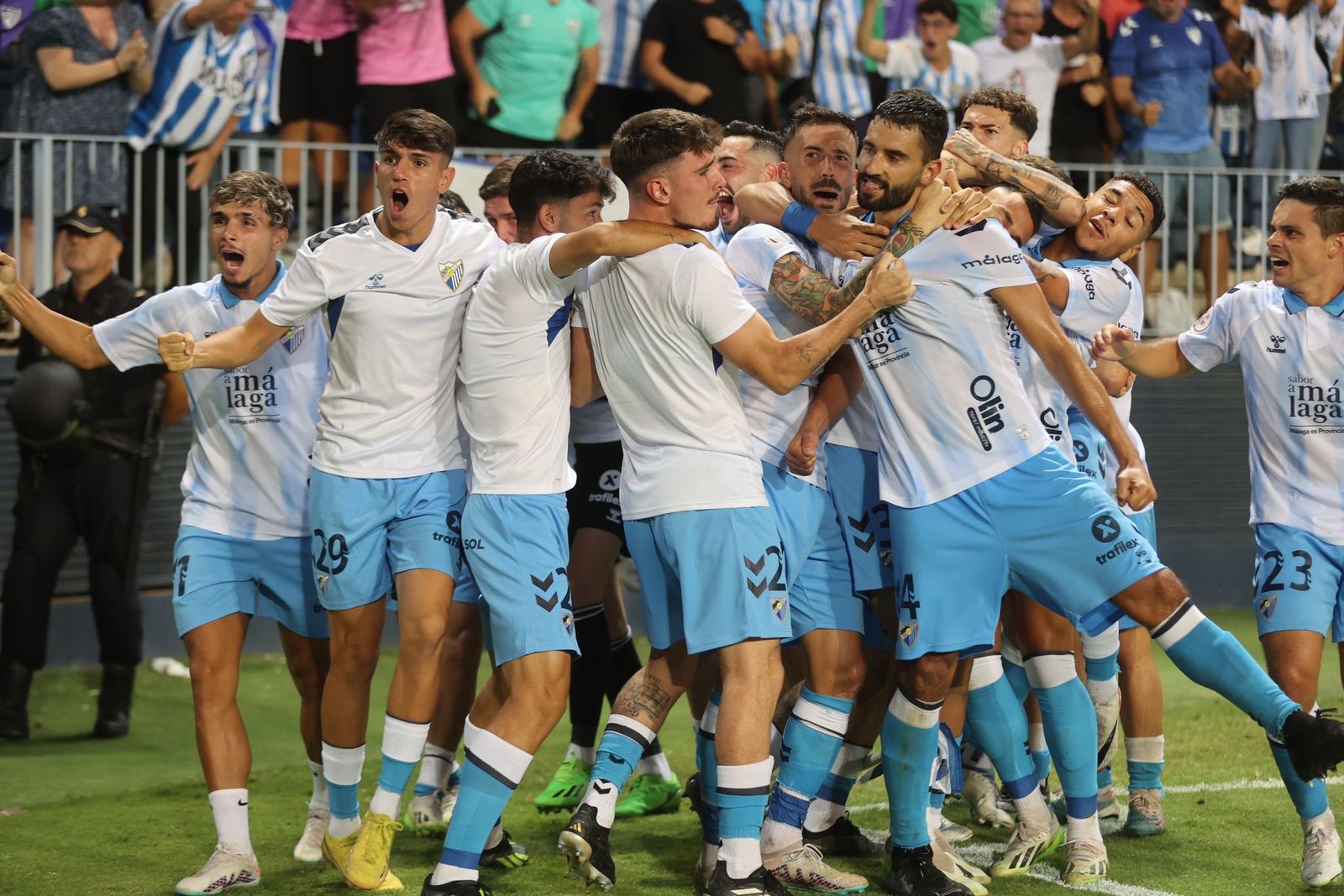 Los jugadores del Málaga CF celebran.