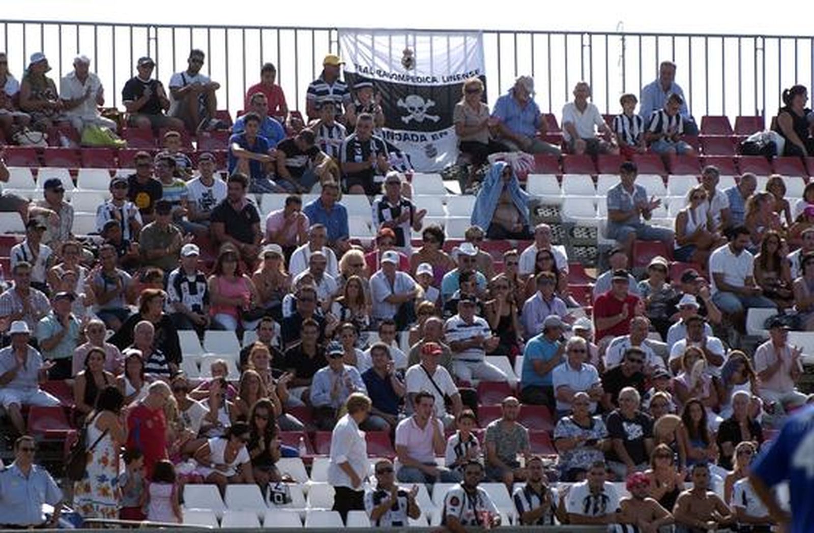 La Balona golea al Sevilla Atlético y es más líder. 

Foto: Manuel Gomez