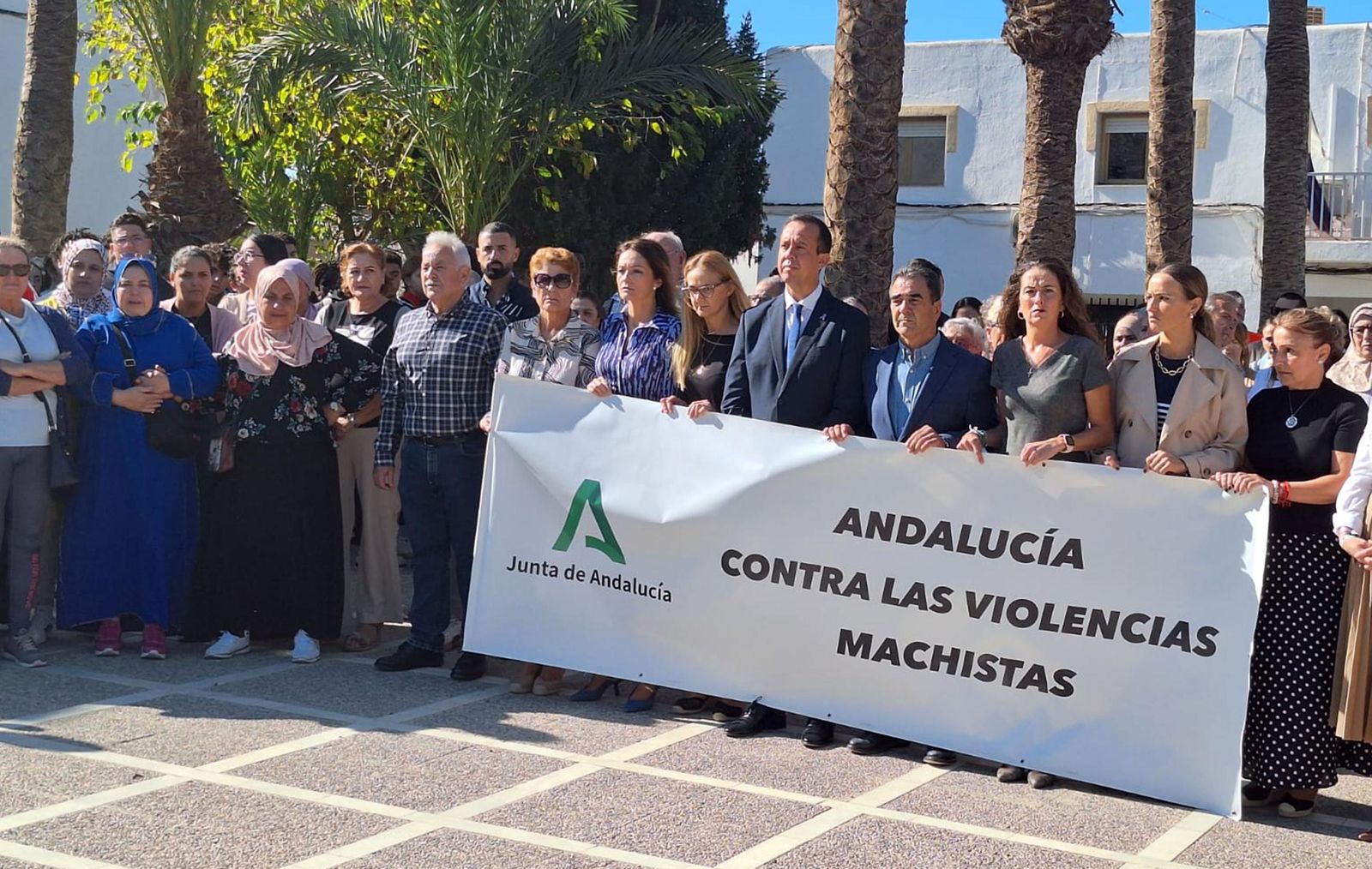 Minuto de silencio convocado por el Ayuntamientod de La Mojonera.