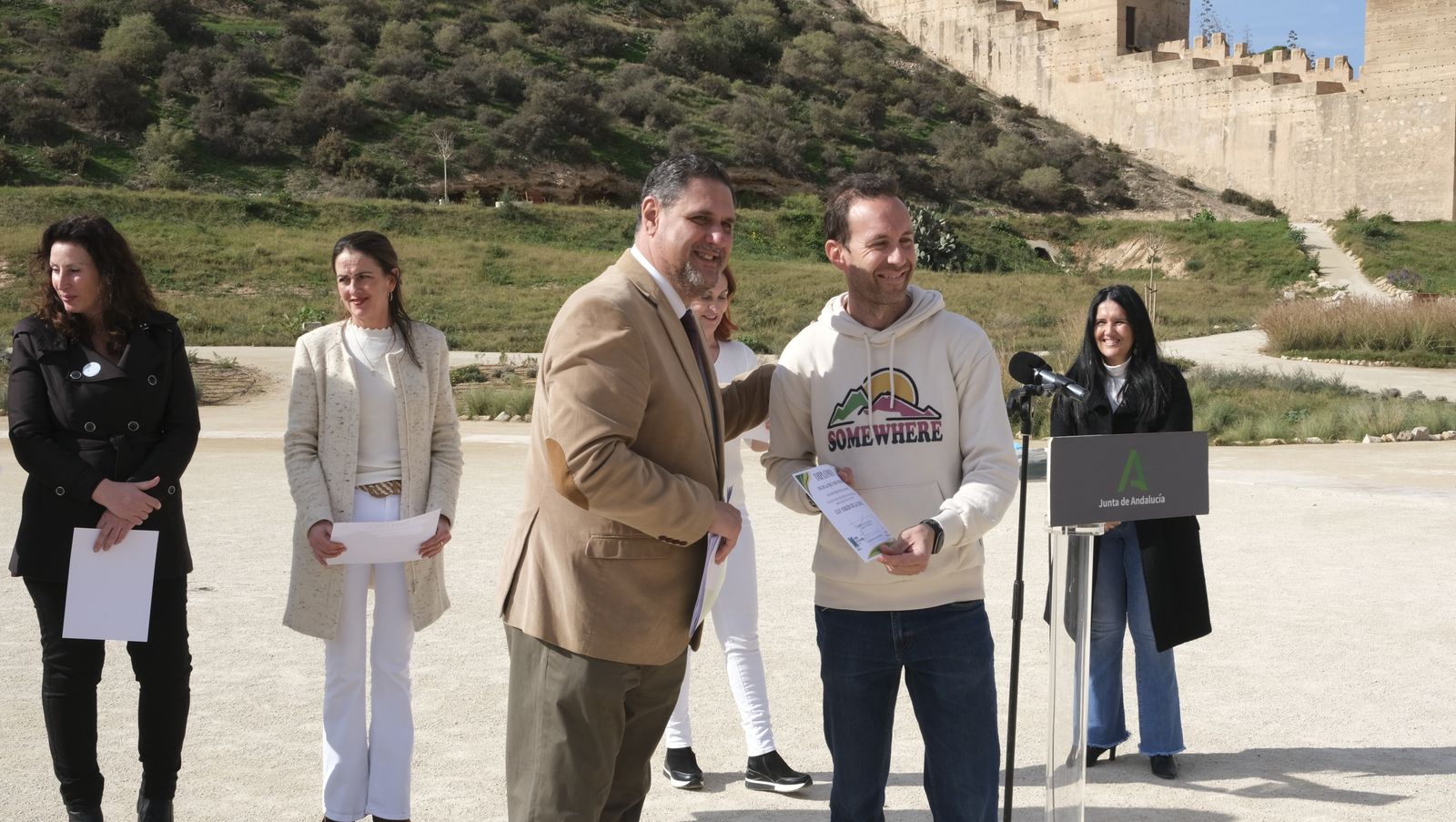 Imágenes de 'Versos por la Paz', en el Parque de La Hoya de Almería