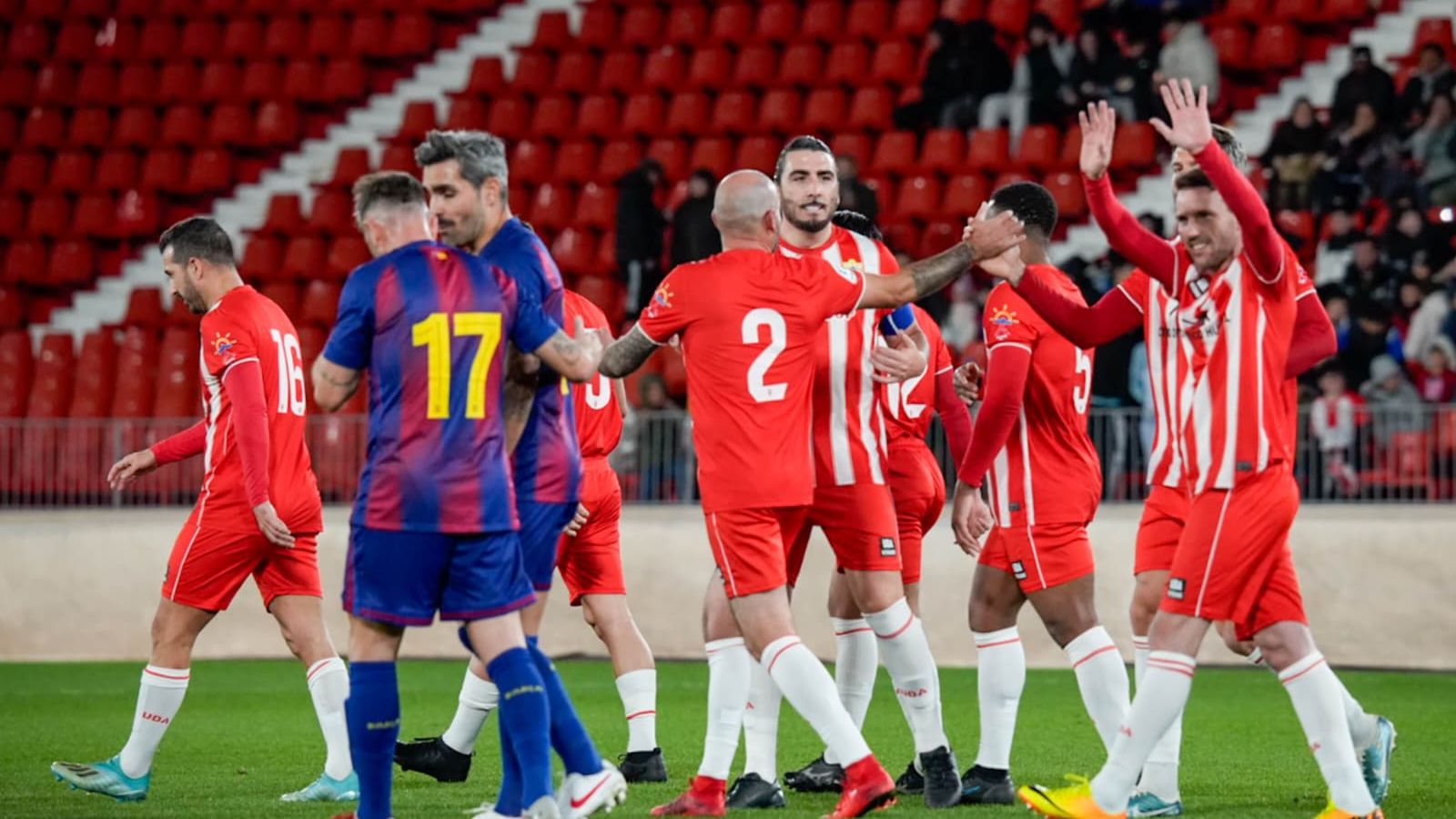 Los almerienses celebran el tanto de Mané con el que consiguieron adelantarse en el marcador.