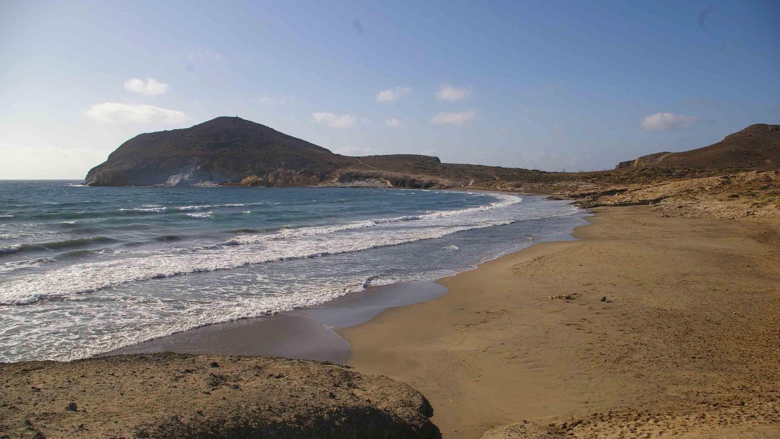 La playa de los Genoveses, en Almería, es una formación volcánica.