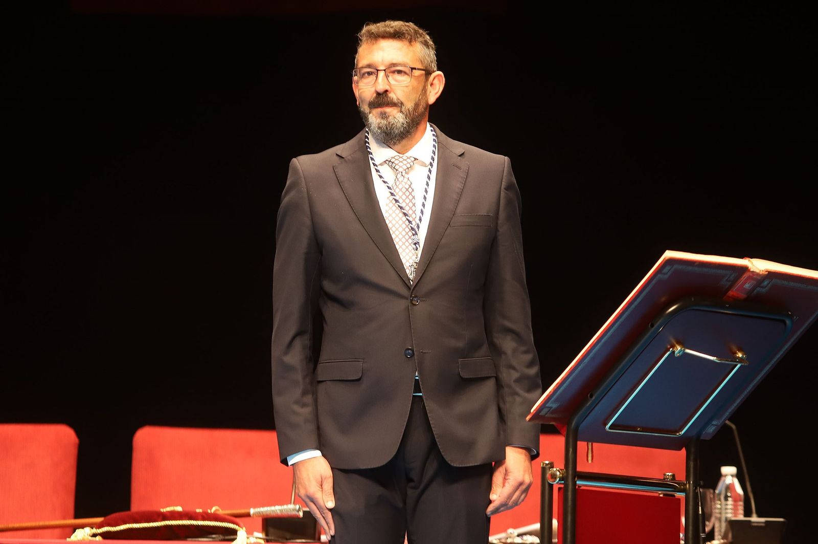 Luis Albillo, durante el pleno extraordinario de junio de 2023, tras tomar posesión de su acta como concejal socialista en la oposición.