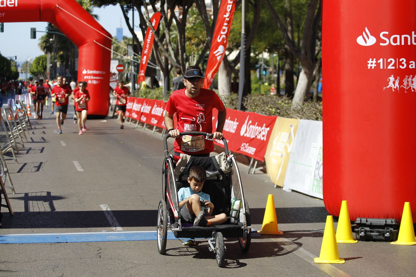 Fotogalería carrera atletismo popular enfermedades poco frecuentes. La Salle Almería