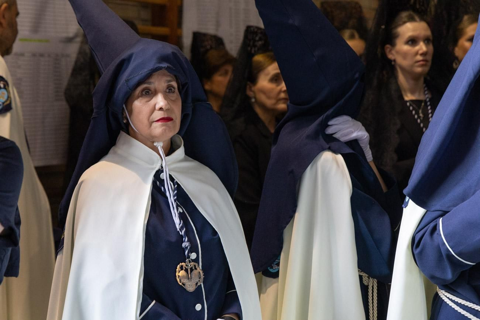 La temida lluvia impide el desarrollo normal de este Martes Santo