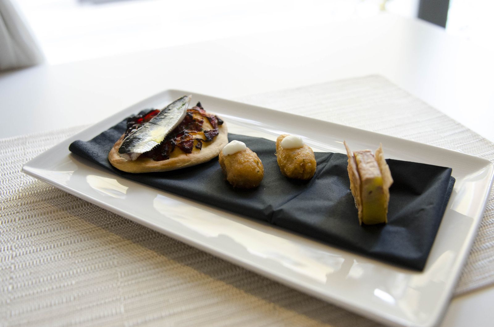 Restaurante Los Patos. El restaurante está ubicado en el hotel homónimo y cuenta además con una agradable terraza. El chef, Blas Hidalgo, es el encargado de los fogones de este espacio. En la imagen superior un momento  de la presentación a los medios de las IV Jornadas del Arroz.