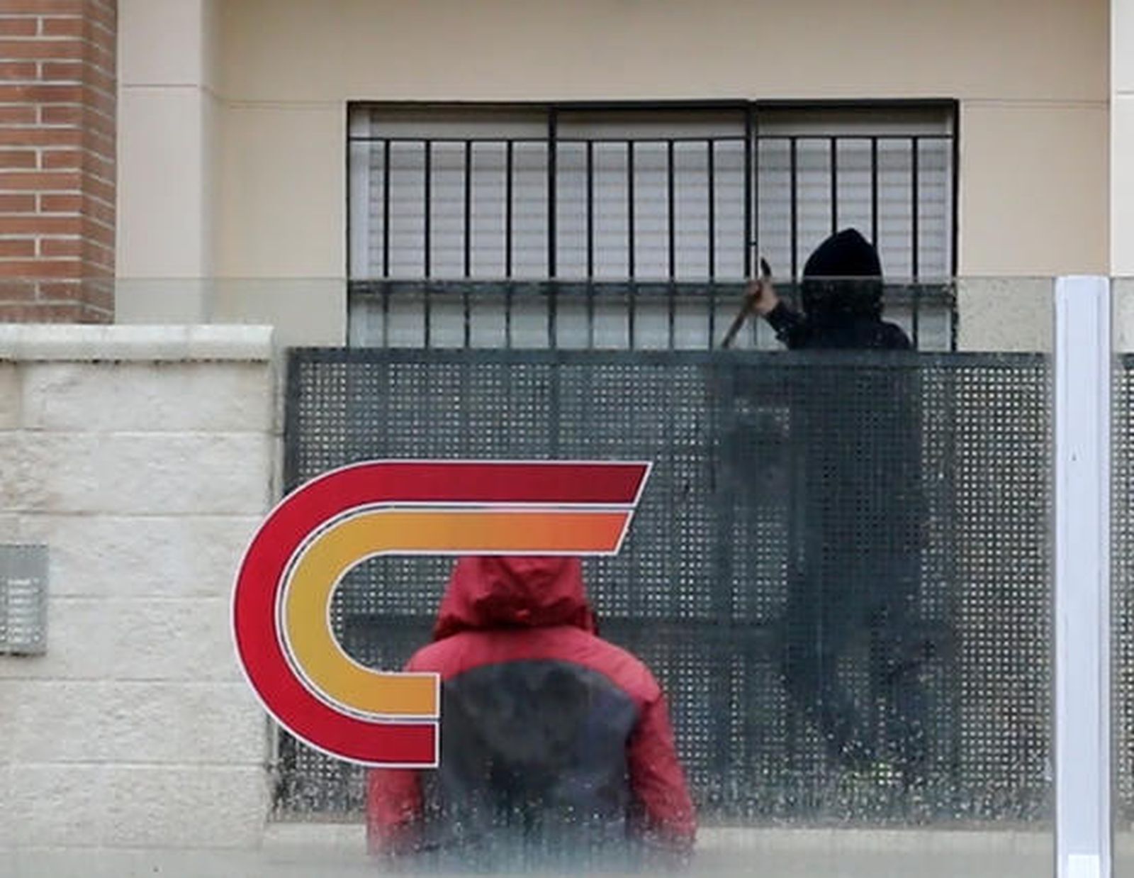 La Policía evita la ocupación de una vivienda en la Urbanización Azahara