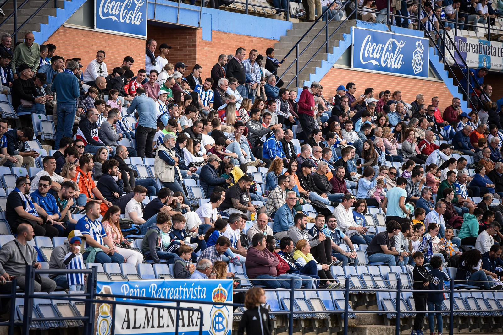 Imágenes de la afición en el Recreativo - Granada