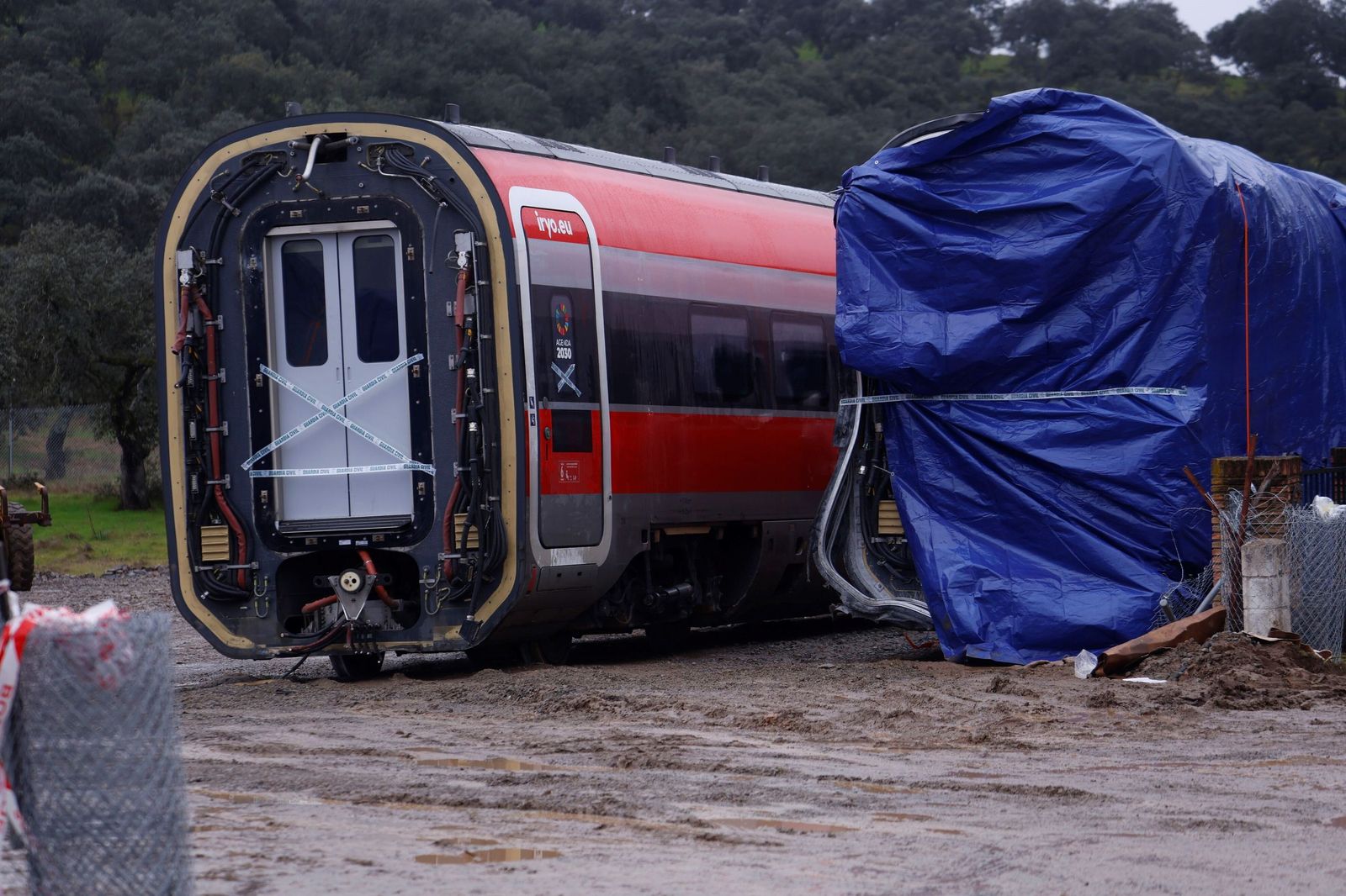 Retirados de las vías los últimos restos del tren Alvia siniestrado en Adamuz, en fotos