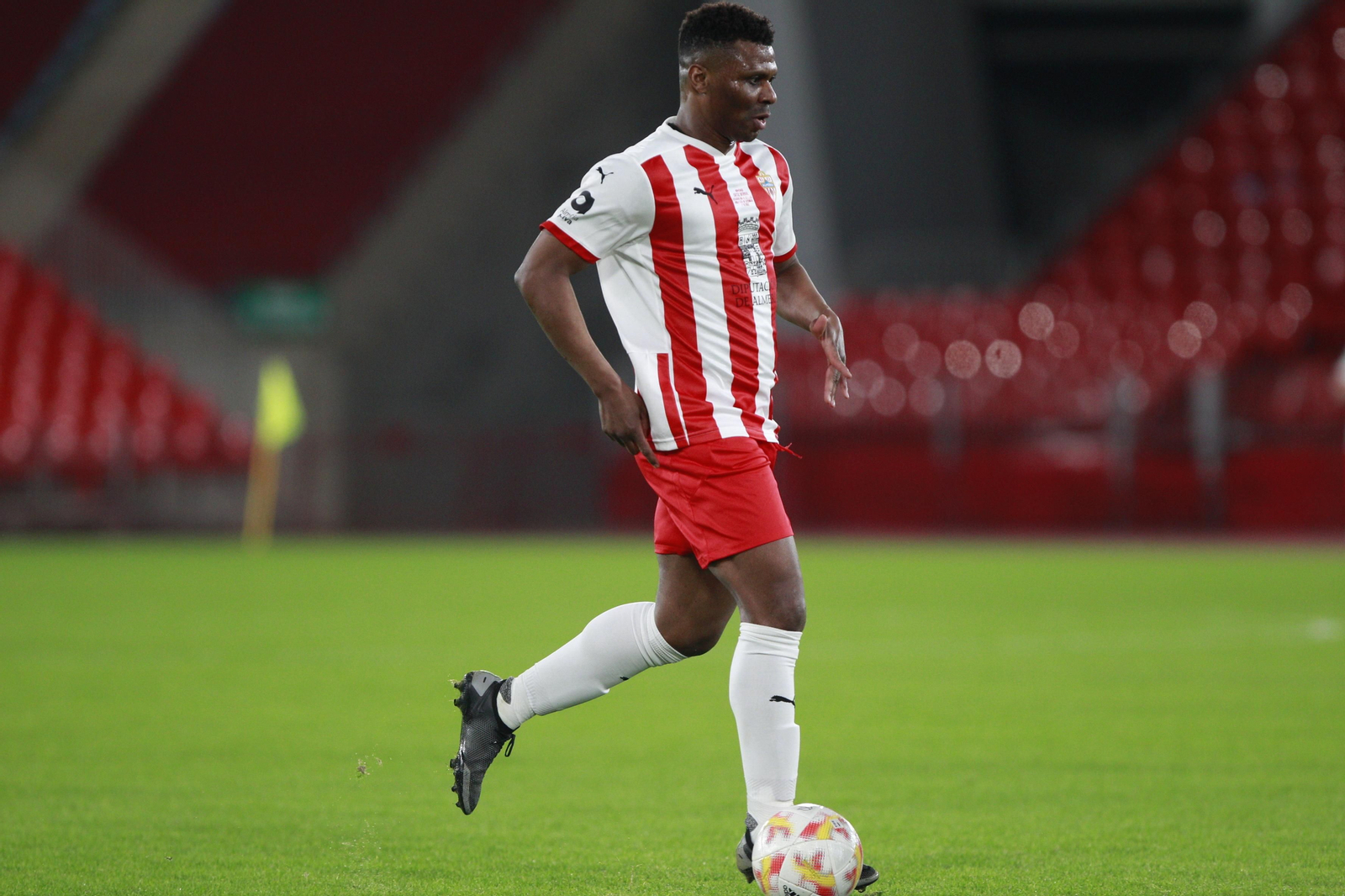 Imágenes del partido homenaje al 'eterno' capitán de la U.D. Almería, José Ortiz