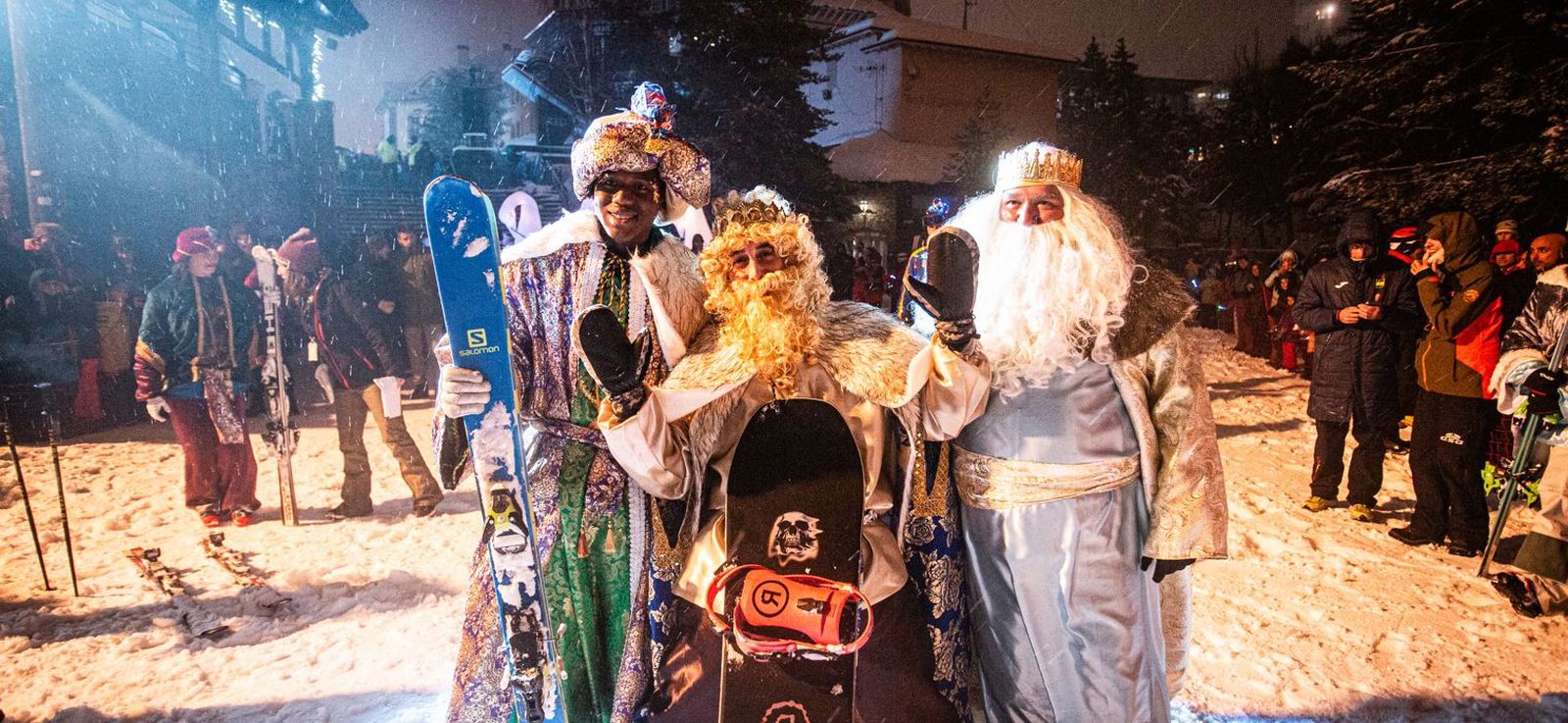 Los tres Reyes Magos, en la Plaza de Andalucía de Sierra Nevada.