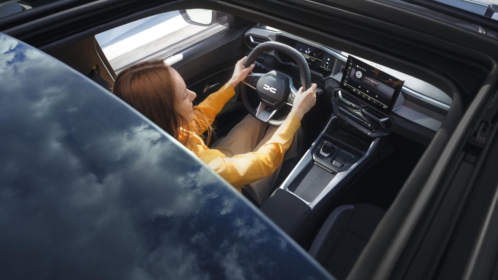 El techo solar panorámico tiene una longitud de 1,20 m, de los que 35 pueden abrirse totalmente.